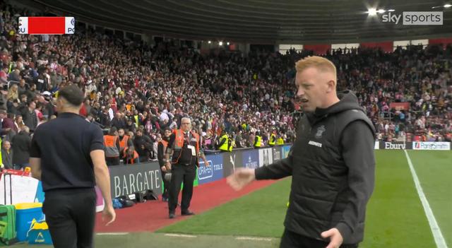 对方的动作, 一直不松, 让球迷联想 对方的动作, 一直不松, 让球迷联想